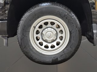 2023 Chevrolet Silverado 1500 CREW CAB 4X4 WT in Stratford, Ontario - 6 - w320h240px