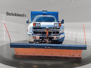2013 Chevrolet Silverado 3500 WT in Stratford, Ontario - 2 - w320h240px