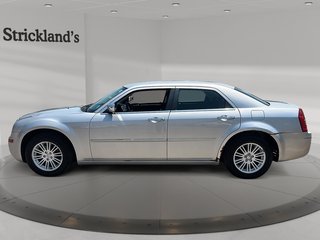 2010 Chrysler 300 C 4D SEDAN Sedan in Stratford, Ontario - 5 - w320h240px