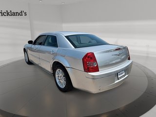 2010 Chrysler 300 C 4D SEDAN Sedan in Stratford, Ontario - 4 - w320h240px