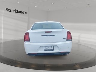 2022 Chrysler 300 TOURING L Sedan in Stratford, Ontario - 3 - w320h240px