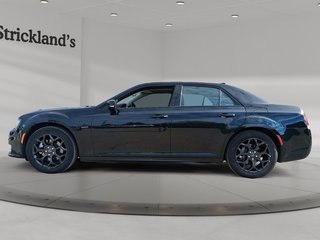 2023 Chrysler 300 TOURING L AWD in Stratford, Ontario - 5 - w320h240px