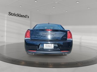 2023 Chrysler 300 TOURING L AWD in Stratford, Ontario - 3 - w320h240px