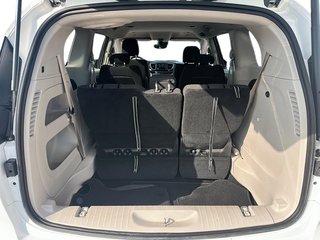 2024 Chrysler Grand Caravan SXT 3ROW Minivan in Stratford, Ontario - 6 - w320h240px