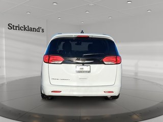 2024 Chrysler Grand Caravan SXT 3ROW in Stratford, Ontario - 3 - w320h240px