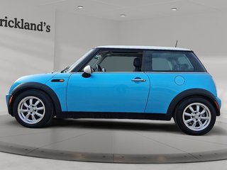 2005 MINI Cooper Hardtop Classic in Stratford, Ontario - 5 - w320h240px