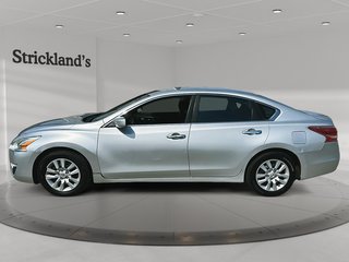 2013 Nissan Altima 2.5 CVT Sedan in Stratford, Ontario - 5 - w320h240px