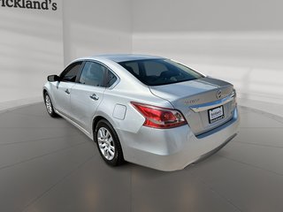 2013 Nissan Altima 2.5 CVT Sedan in Stratford, Ontario - 4 - w320h240px