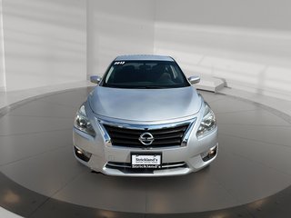 2013 Nissan Altima 2.5 CVT Sedan in Stratford, Ontario - 2 - w320h240px