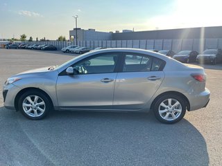 2011 Mazda 3 GX in Brossard, Quebec - 3 - w320h240px