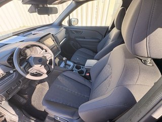 2025 Subaru Forester Convenience // CAMÉRA DE RECUL, BANC CHAUFFANT, EY in Brossard, Quebec - 4 - w320h240px
