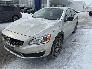 2018 Volvo V60 Cross Country T5 Premier in Brossard, Quebec - 2 - w320h240px