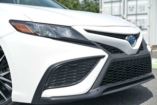 Toyota Camry HYBRIDE SE, APPLE CARPLAY, BANCS CHAUFFANTS 2023 à Sainte-Julie, Québec - 2 - w320h240px