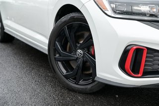 Volkswagen Jetta GLI Manuelle, Système de son Beats, Cuir, Toit ouvrant 2024 à Sainte-Julie, Québec - 3 - w320h240px