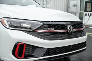 Volkswagen Jetta GLI Manuelle, Système de son Beats, Cuir, Toit ouvrant 2024 à Sainte-Julie, Québec - 2 - w320h240px