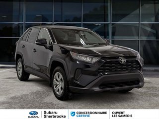 2022 Toyota RAV4 LE in Sherbrooke, Quebec - 5 - w320h240px