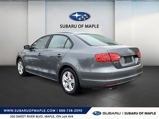 2011  Jetta Trendline 2.0 6sp w/Tip in Vaughan, Ontario - 4 - w320h240px