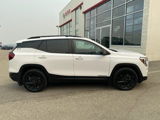 2024 GMC Terrain SLE in Kamloops, British Columbia - 2 - w320h240px