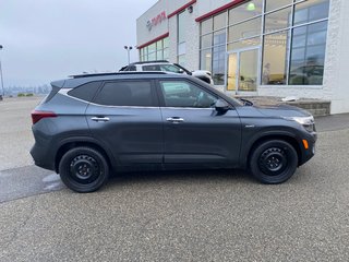 2021 Kia Seltos SX Turbo in Kamloops, British Columbia - 2 - w320h240px
