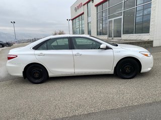 2017 Toyota Camry Hybrid XLE in Kamloops, British Columbia - 2 - w320h240px