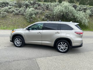 2016 Toyota Highlander XLE in Kamloops, British Columbia - 6 - w320h240px