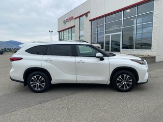 2020 Toyota Highlander XLE in Kamloops, British Columbia - 2 - w320h240px