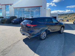 2022 Toyota Highlander Limited in Kamloops, British Columbia - 3 - w320h240px