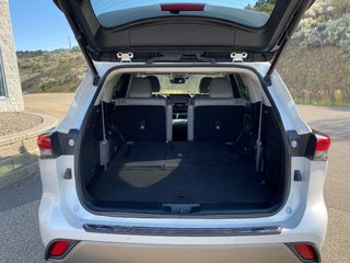 2023 Toyota Highlander Hybrid Limited in Kamloops, British Columbia - 5 - w320h240px