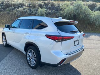 2023 Toyota Highlander Hybrid Limited in Kamloops, British Columbia - 3 - w320h240px