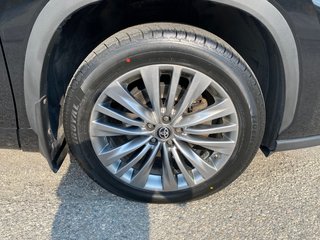 2023 Toyota Highlander Platinum in Kamloops, British Columbia - 2 - w320h240px