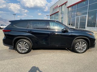 2023 Toyota Highlander Platinum in Kamloops, British Columbia - 3 - w320h240px