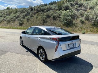 2018 Toyota Prius Touring in Kamloops, British Columbia - 5 - w320h240px