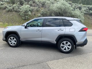 2020 Toyota RAV4 LE in Kamloops, British Columbia - 5 - w320h240px