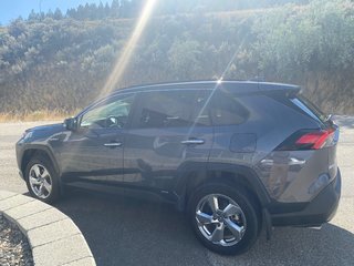 2021 Toyota RAV4 Hybrid Limited in Kamloops, British Columbia - 7 - w320h240px