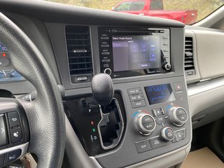 2020 Toyota Sienna LE in Kamloops, British Columbia - 2 - w320h240px