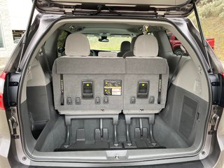 2020 Toyota Sienna LE in Kamloops, British Columbia - 6 - w320h240px