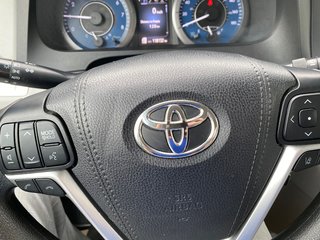 2020 Toyota Sienna LE in Kamloops, British Columbia - 3 - w320h240px