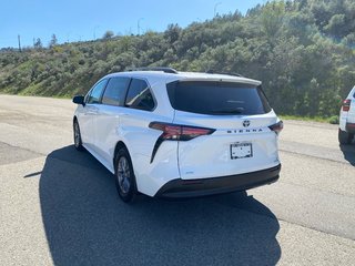2022 Toyota Sienna LE AWD in Kamloops, British Columbia - 4 - w320h240px