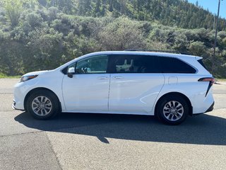 2022 Toyota Sienna LE AWD in Kamloops, British Columbia - 5 - w320h240px