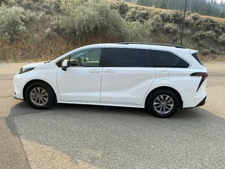 2025 Toyota Sienna LE in Kamloops, British Columbia - 6 - w320h240px