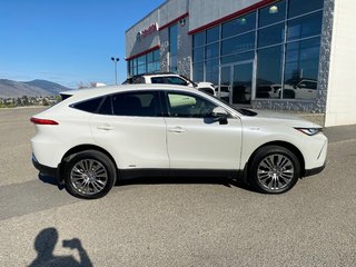 2021 Toyota Venza XLE in Kamloops, British Columbia - 2 - w320h240px