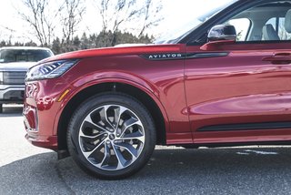 2026 Lincoln Aviator Premiere in Nanaimo, British Columbia - 4 - w320h240px