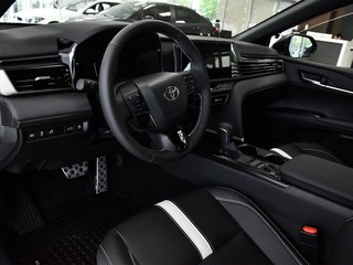 2025 Toyota Camry Hybrid SE FWD in Mississauga, Ontario - 6 - w320h240px