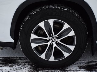 2022 Toyota Highlander XLE in Mississauga, Ontario - 4 - w320h240px