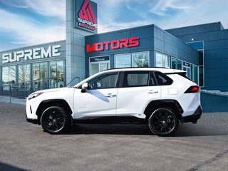 2025 Toyota RAV4 SE HYBRID AWD in Mississauga, Ontario - 4 - w320h240px