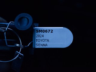 2024 Toyota Sienna LE in Mississauga, Ontario - 6 - w320h240px