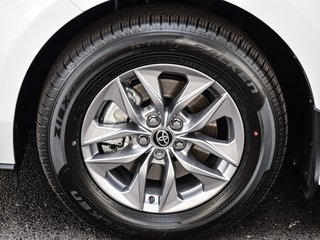 2025 Toyota Sienna LE in Mississauga, Ontario - 6 - w320h240px