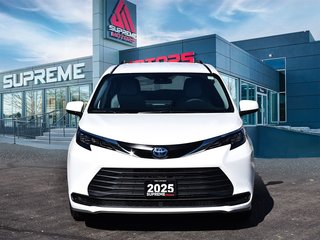 2025 Toyota Sienna LE in Mississauga, Ontario - 3 - w320h240px
