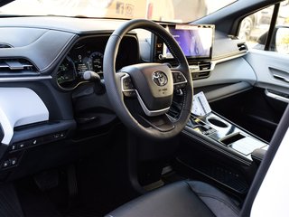 2025 Toyota Sienna XSE FWD in Mississauga, Ontario - 6 - w320h240px