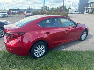 2018  Mazda3 SE